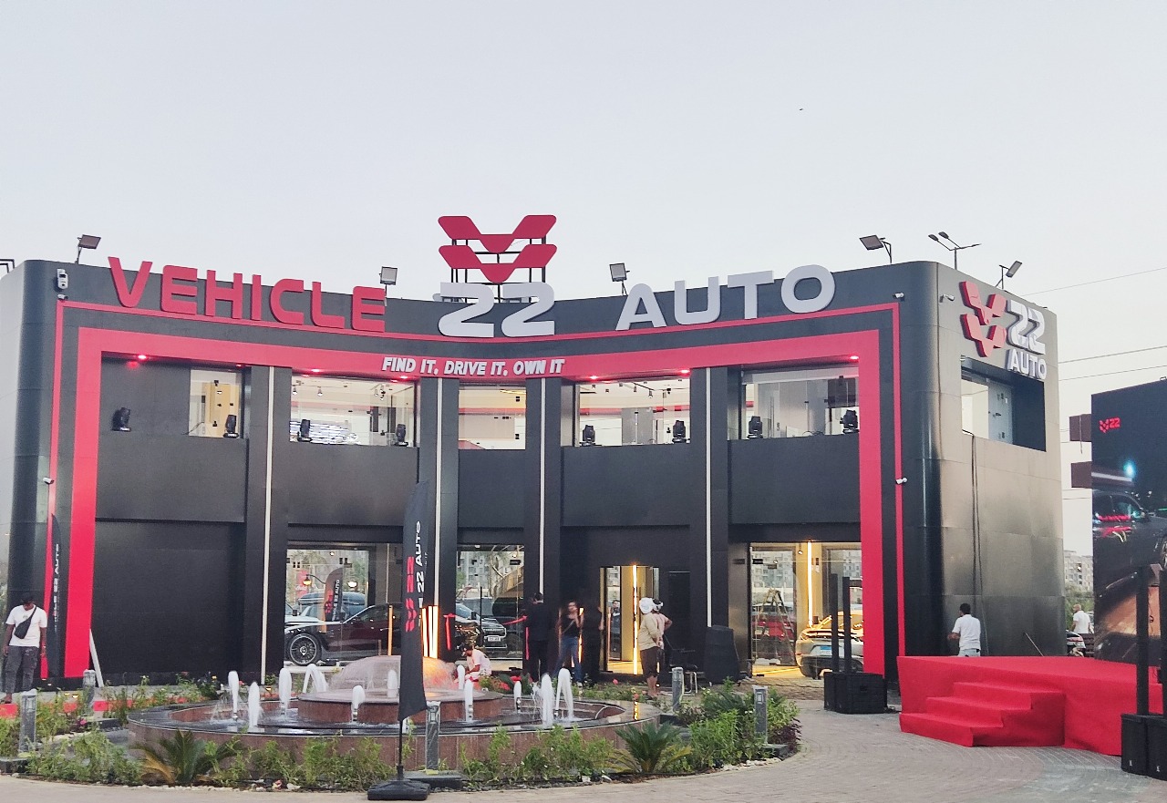 مجموعة (V22 Auto) تفتتح أحدث صالات عرضها للسيارات الفاخرة بالشيخ زايد