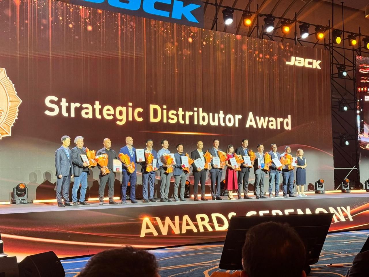 للعام الثالث على التوالي “سكر” لماكينات الخياطة تحصد ٥ جوائز في فعاليات عالمية بالصين