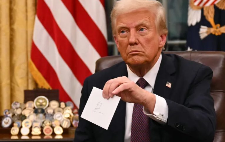 مفاجأة.. دولة إفريقية تتخذ قرار مضاد ردًا على قرار رئيس الولايات المتحدة