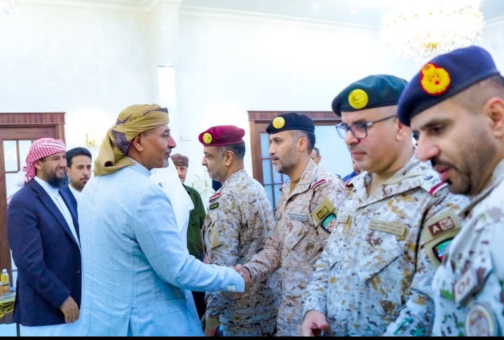 الرئيس الزُبيدي يستقبل قيادة القوات المشتركة لقوات التحالف العربي بعاصمة دولة الجنوب العربي